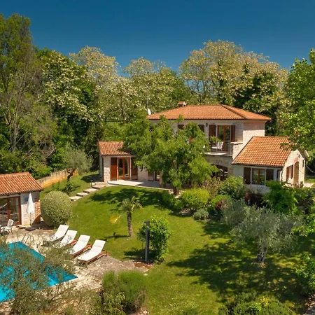 Rustic Cehici With Pool In Sveti Lovrec Jehnici