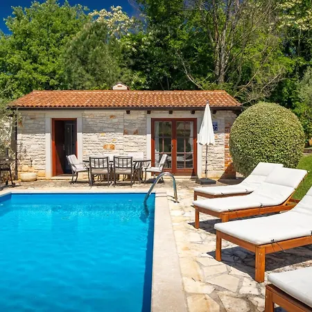 Rustic Cehici With Pool In Sveti Lovrec * Jehnici