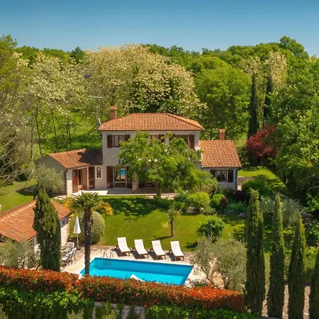 Rustic Cehici With Pool In Sveti Lovrec