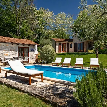 Rustic Cehici With Pool In Sveti Lovrec *