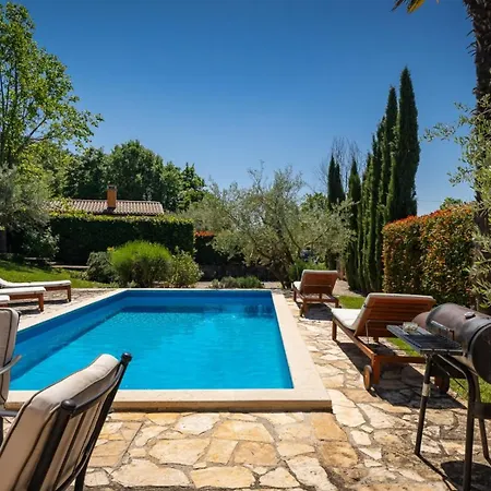 Rustic Cehici With Pool In Sveti Lovrec